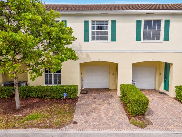 195 SW 7th St, Pompano Beach FL 33060