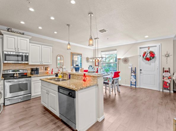 195 SW 7th St, Pompano Beach FL 33060