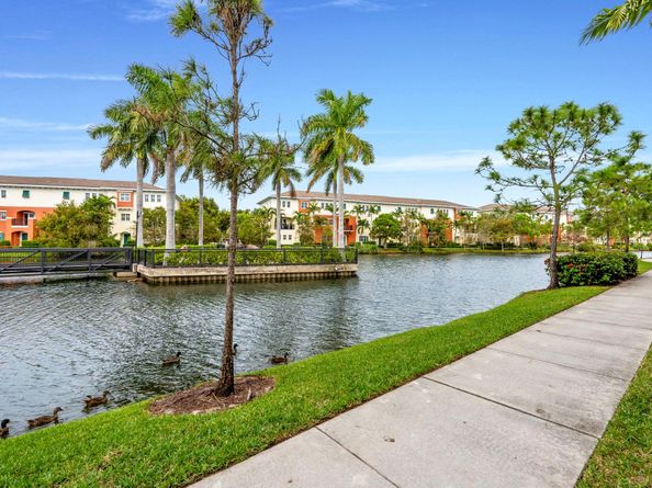 195 SW 7th St, Pompano Beach FL 33060