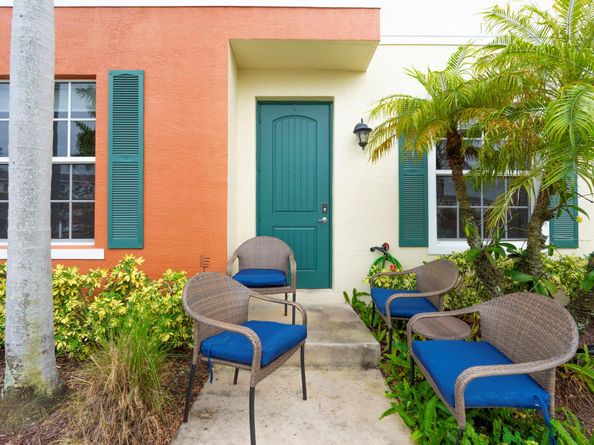 195 SW 7th St, Pompano Beach FL 33060