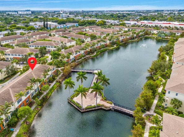 195 SW 7th St, Pompano Beach FL 33060