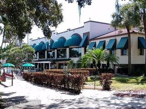 9230 Lagoon Place 310, Davie FL 33324