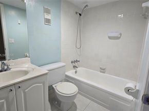 9230 Lagoon Place 310, Davie FL 33324