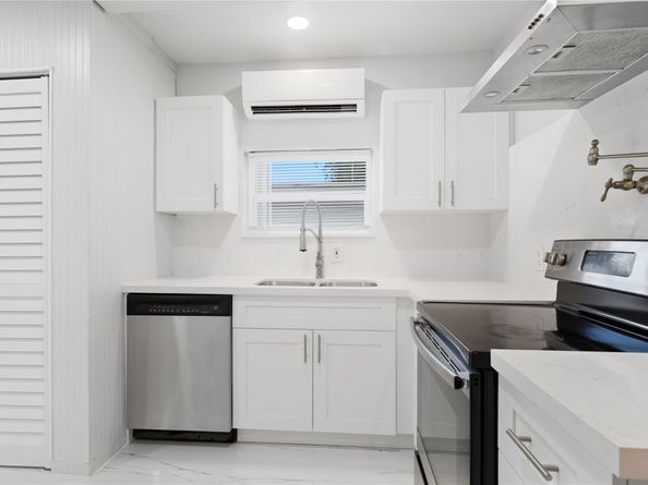 409 N 61st Ter, Hollywood FL 33024