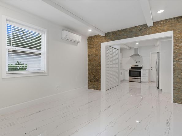 409 N 61st Ter, Hollywood FL 33024