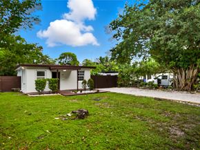 409 N 61st Ter, Hollywood FL 33024