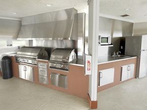 9720 S Hollybrook Lake Dr 204, Pembroke Pines FL 33025