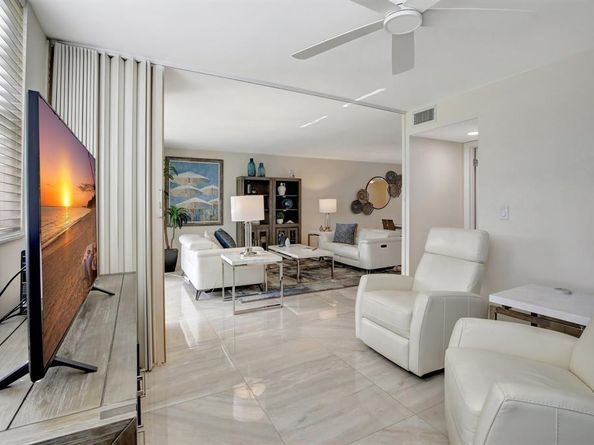 9720 S Hollybrook Lake Dr 204, Pembroke Pines FL 33025