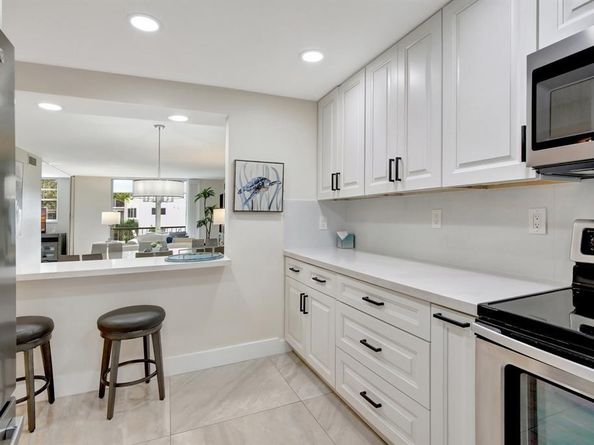 9720 S Hollybrook Lake Dr 204, Pembroke Pines FL 33025