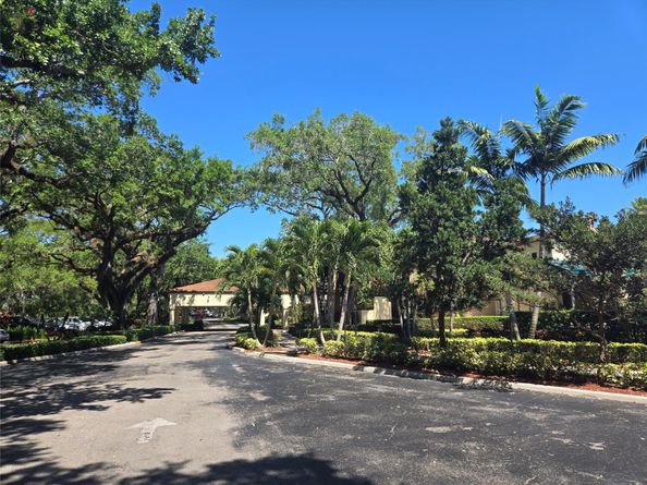 9531 Seagrape Dr 205, Davie FL 33324