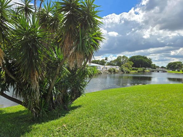 8826 NW 13th St, Plantation FL 33322