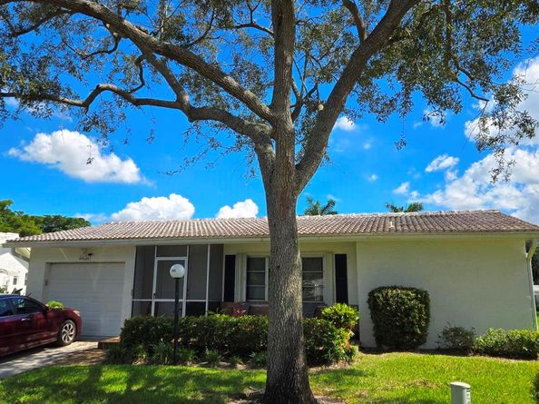 8826 NW 13th St, Plantation FL 33322