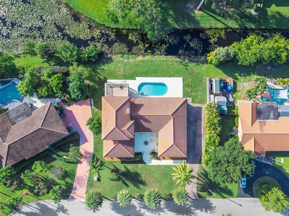 9030 NW 32nd St, Coral Springs FL 33065