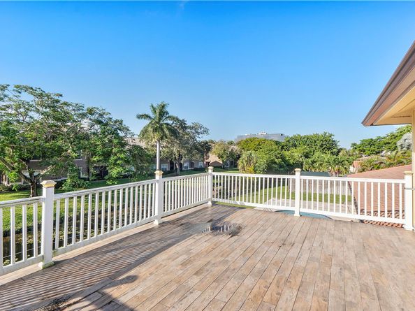 9030 NW 32nd St, Coral Springs FL 33065