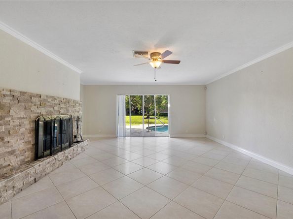 9030 NW 32nd St, Coral Springs FL 33065