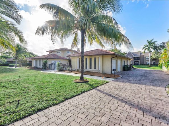 9030 NW 32nd St, Coral Springs FL 33065