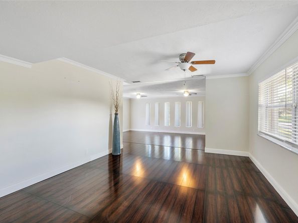 9030 NW 32nd St, Coral Springs FL 33065