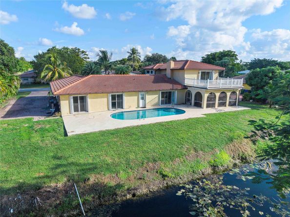 9030 NW 32nd St, Coral Springs FL 33065