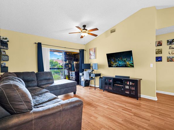 5861 Riverside Dr 206, Pompano Beach FL 33067