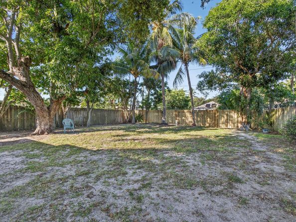 407 S Palmway, Lake Worth Beach FL 33460
