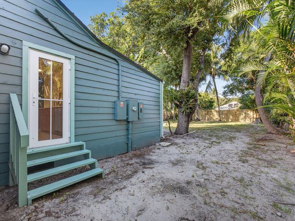 407 S Palmway, Lake Worth Beach FL 33460