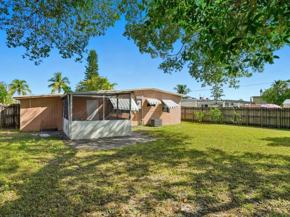 4140 SW 36th St, West Park FL 33023