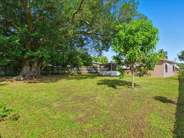 4140 SW 36th St, West Park FL 33023