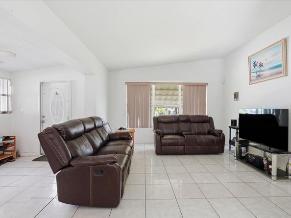 4140 SW 36th St, West Park FL 33023