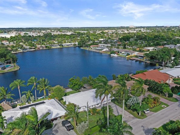 4221 NE 16th Ave, Oakland Park FL 33334