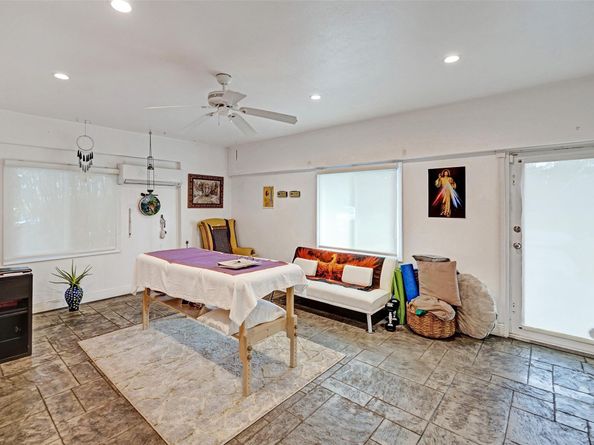 4221 NE 16th Ave, Oakland Park FL 33334