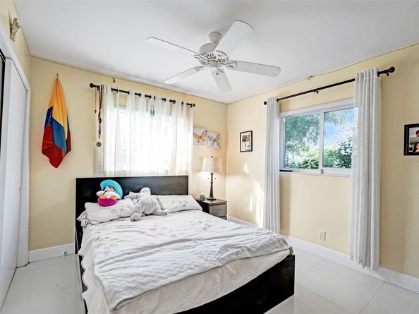 4221 NE 16th Ave, Oakland Park FL 33334
