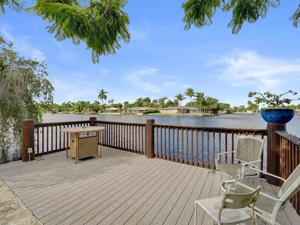 4221 NE 16th Ave, Oakland Park FL 33334