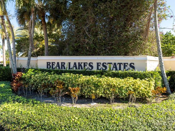 2557 Seminole Circle, West Palm Beach FL 33409