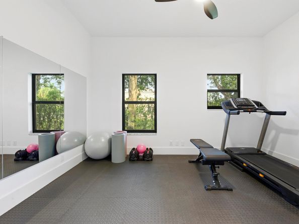 2557 Seminole Circle, West Palm Beach FL 33409
