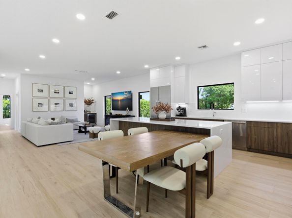 2557 Seminole Circle, West Palm Beach FL 33409