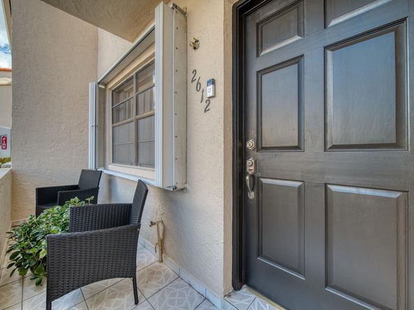 2612 W 54th Pl Unit 204, Hialeah FL 33016