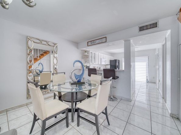 2612 W 54th Pl Unit 204, Hialeah FL 33016