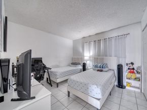 2612 W 54th Pl Unit 204, Hialeah FL 33016