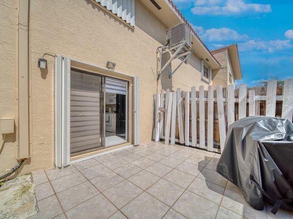 2612 W 54th Pl Unit 204, Hialeah FL 33016