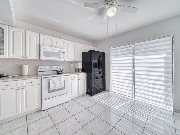 2612 W 54th Pl Unit 204, Hialeah FL 33016