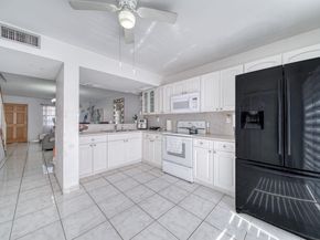 2612 W 54th Pl Unit 204, Hialeah FL 33016