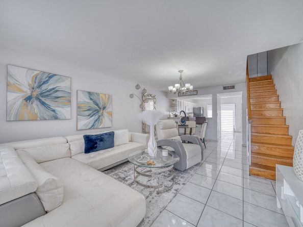 2612 W 54th Pl Unit 204, Hialeah FL 33016