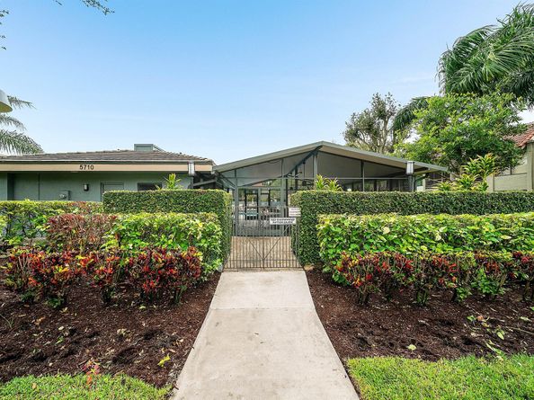 5750 Fairway Park Court 201, Boynton Beach FL 33437