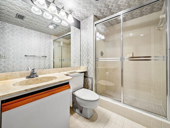 5750 Fairway Park Court 201, Boynton Beach FL 33437