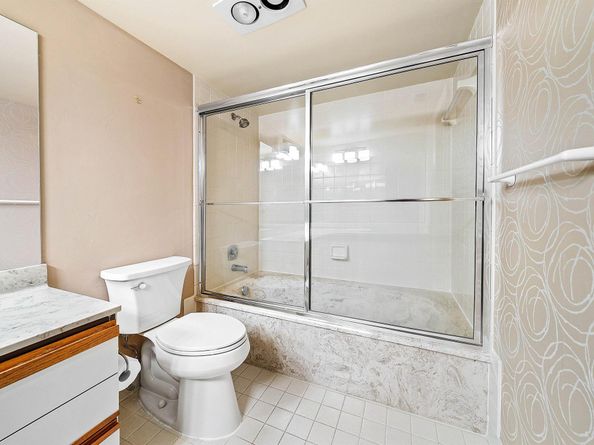 5750 Fairway Park Court 201, Boynton Beach FL 33437