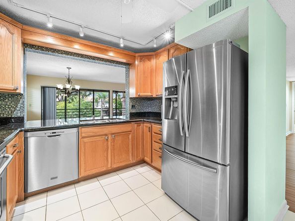 5750 Fairway Park Court 201, Boynton Beach FL 33437
