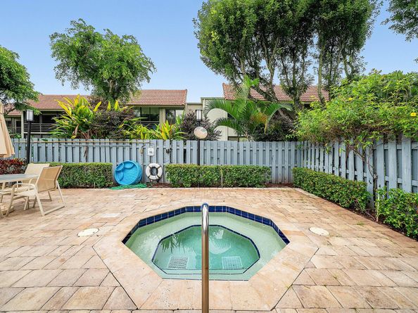 5750 Fairway Park Court 201, Boynton Beach FL 33437