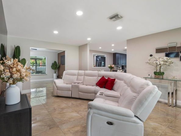 128 Barcelona Drive, Royal Palm Beach FL 33411