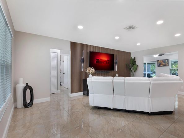 128 Barcelona Drive, Royal Palm Beach FL 33411