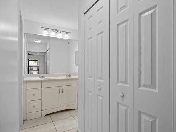 9905 Pineapple Tree Drive 210, Boynton Beach FL 33436